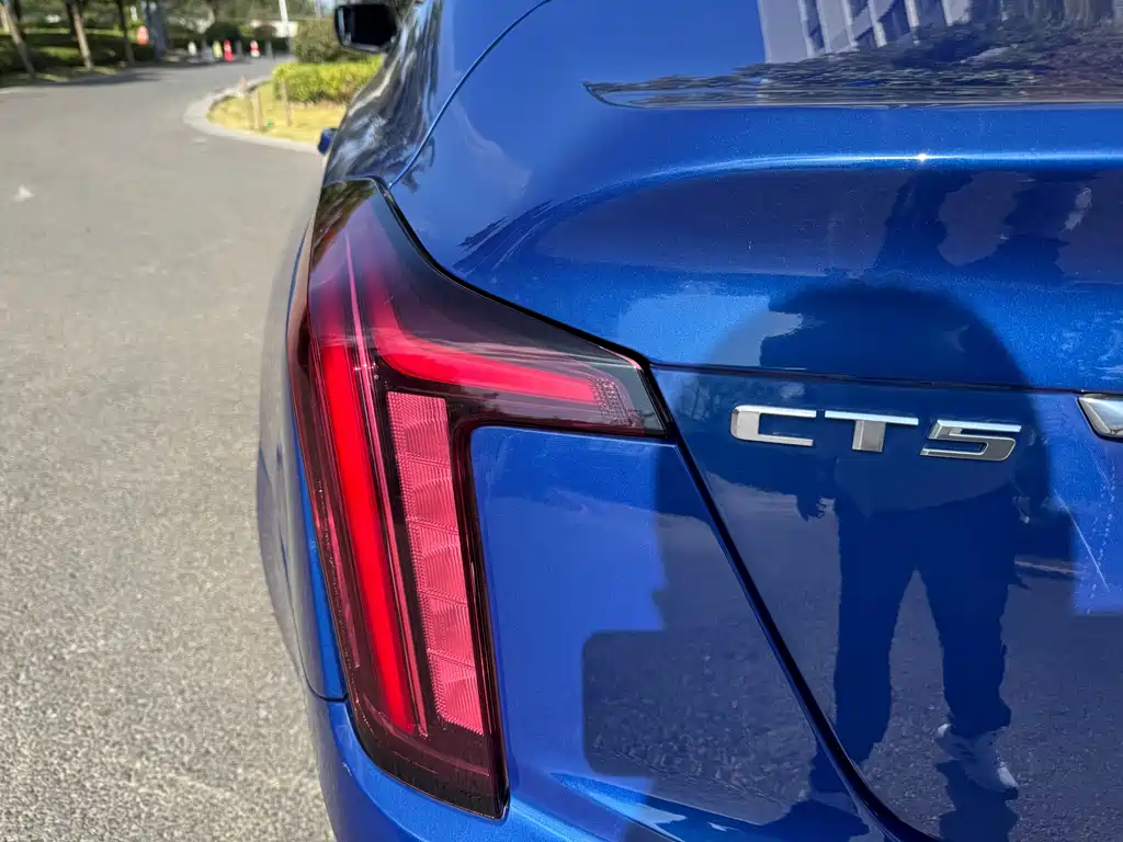 Cadillac CT5 — фото 9