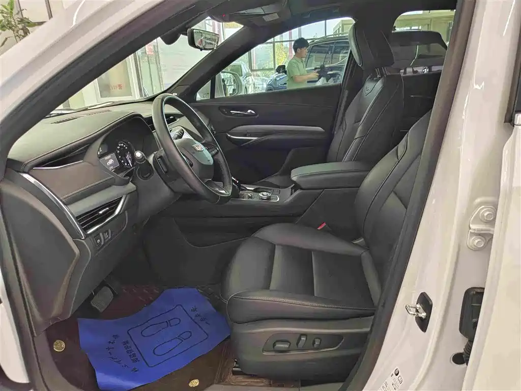 Cadillac XT4 — фото 8