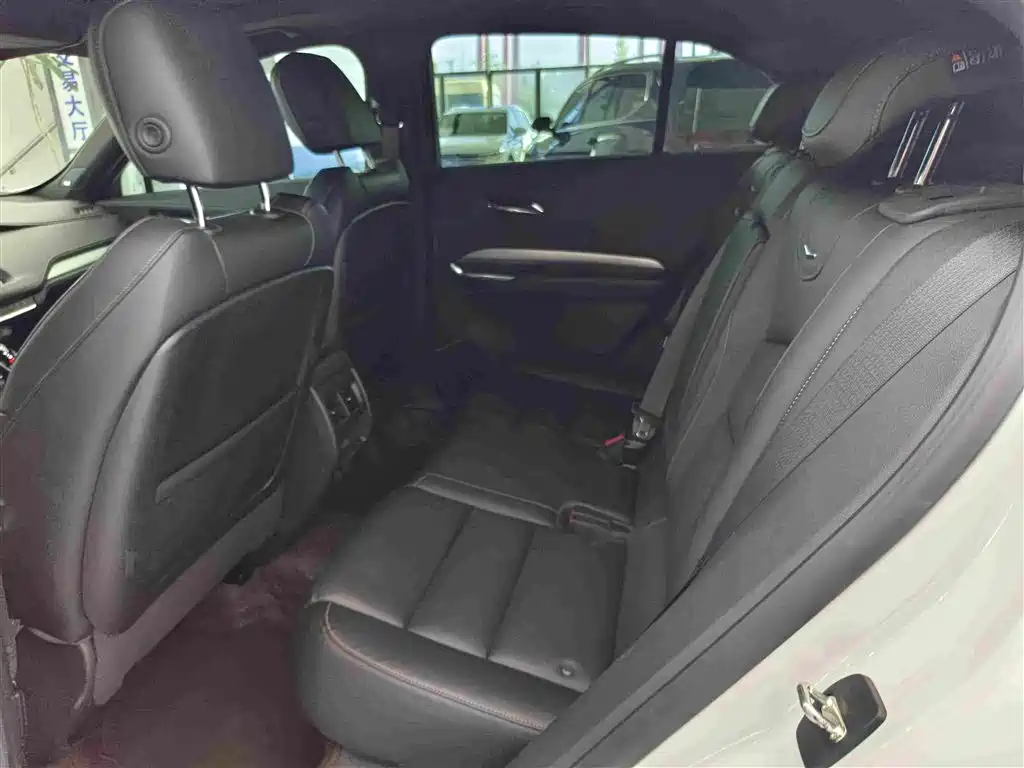 Cadillac XT4 — фото 9