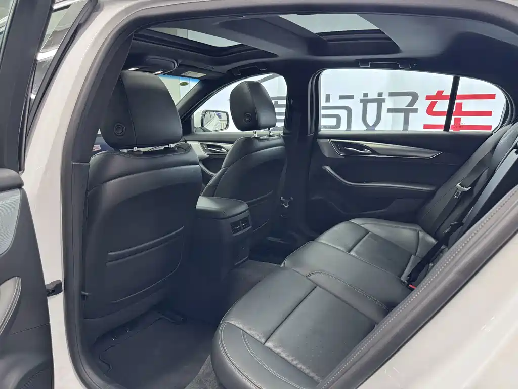 Cadillac CT5 — фото 13