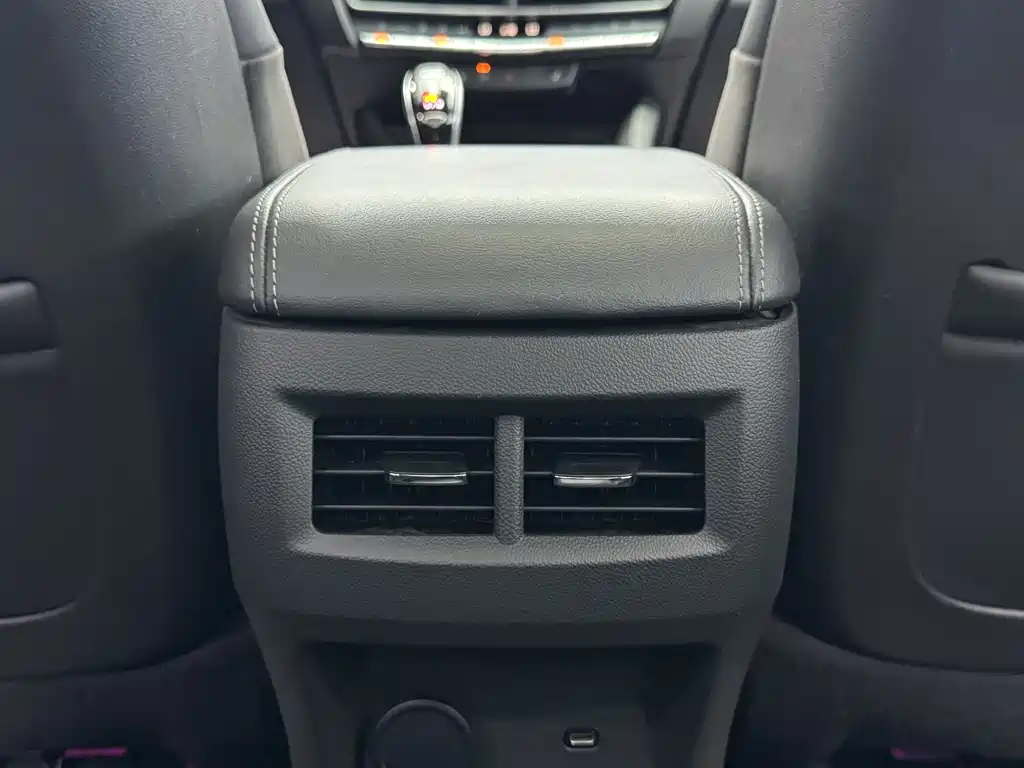 Cadillac CT5 — фото 15