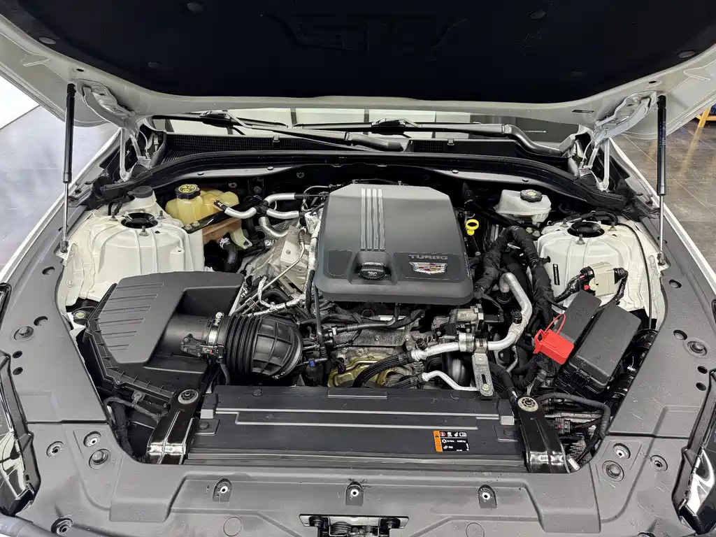 Cadillac CT5 — фото 18