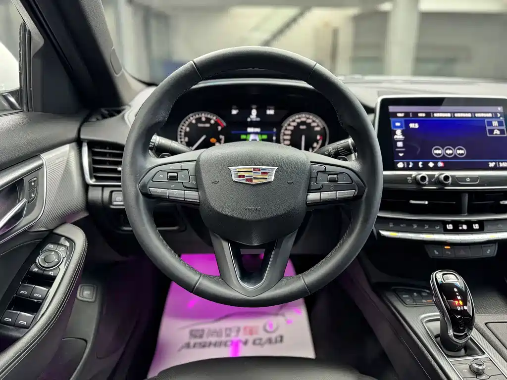 Cadillac CT5 — фото 10