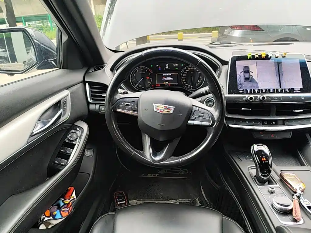 Cadillac CT5 — фото 11