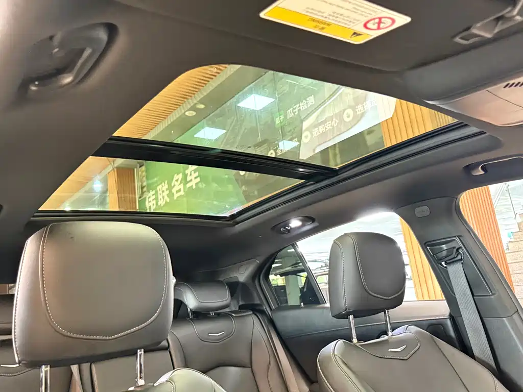 Cadillac XT4 — фото 14