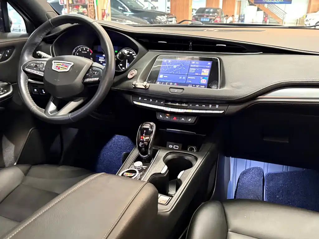 Cadillac XT4 — фото 15