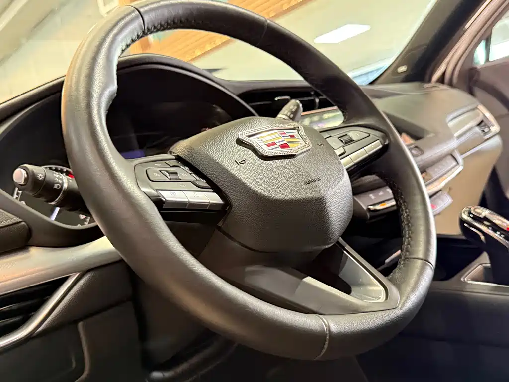 Cadillac XT4 — фото 17