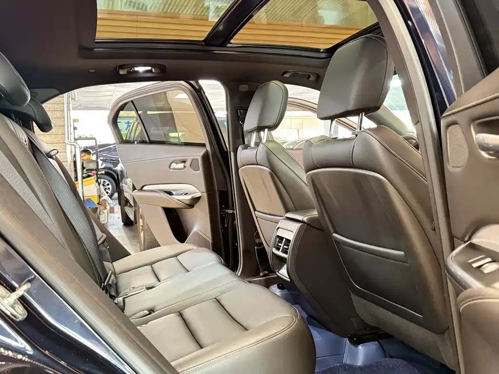 Cadillac XT4 — фото 20