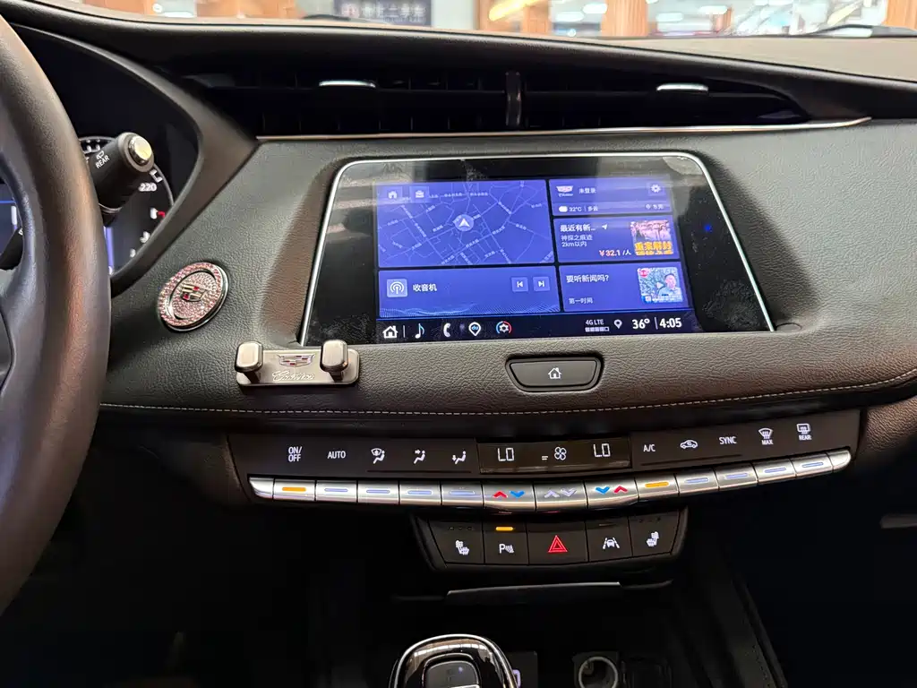 Cadillac XT4 — фото 23
