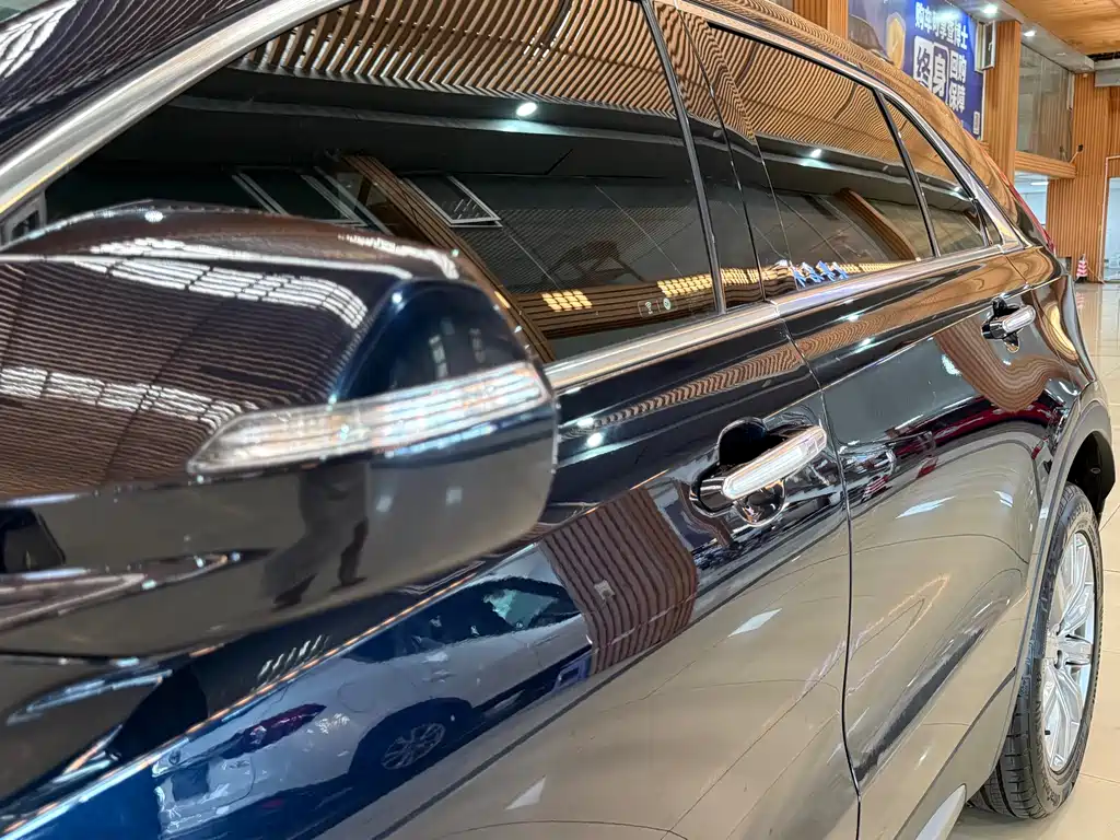 Cadillac XT4 — фото 9