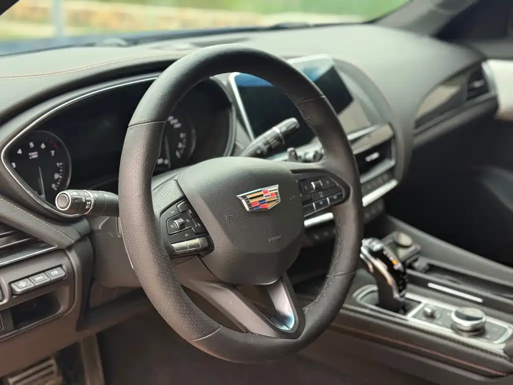 Cadillac CT5 — фото 11