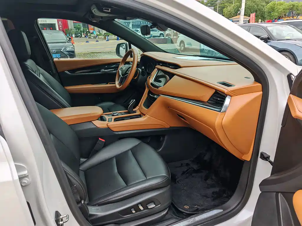 Cadillac XT5 — фото 7