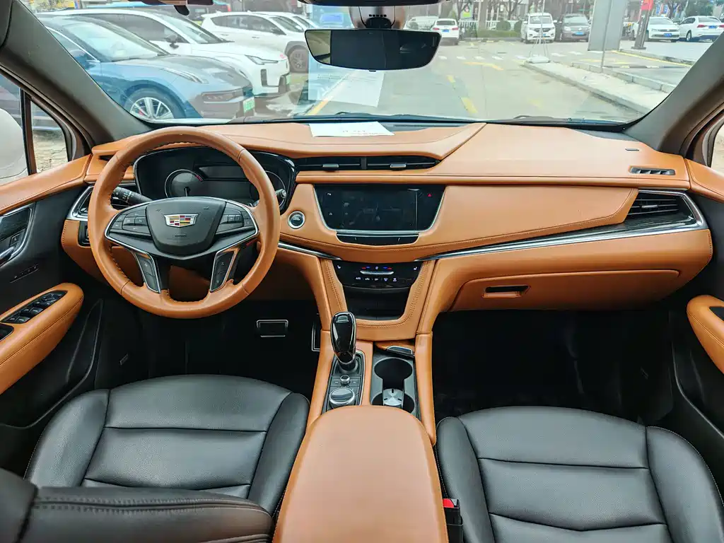 Cadillac XT5 — фото 9