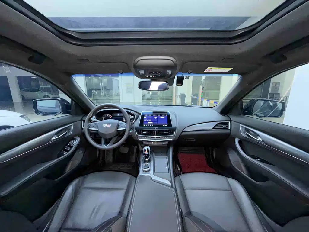 Cadillac CT5 — фото 7