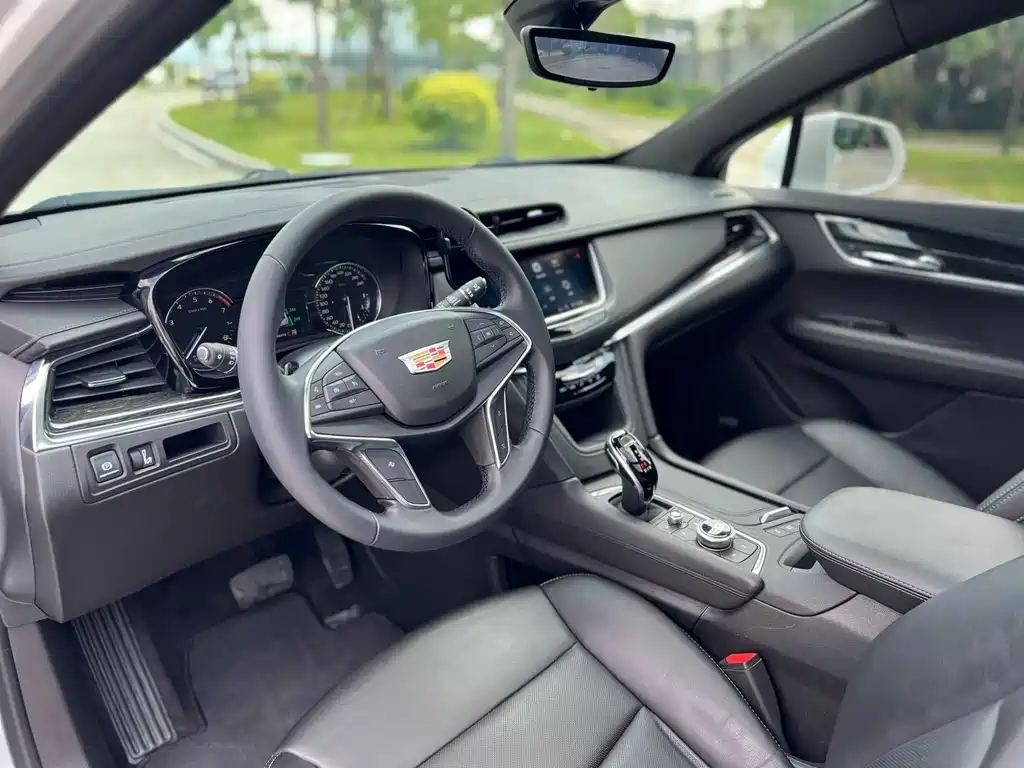 Cadillac XT5 — фото 8