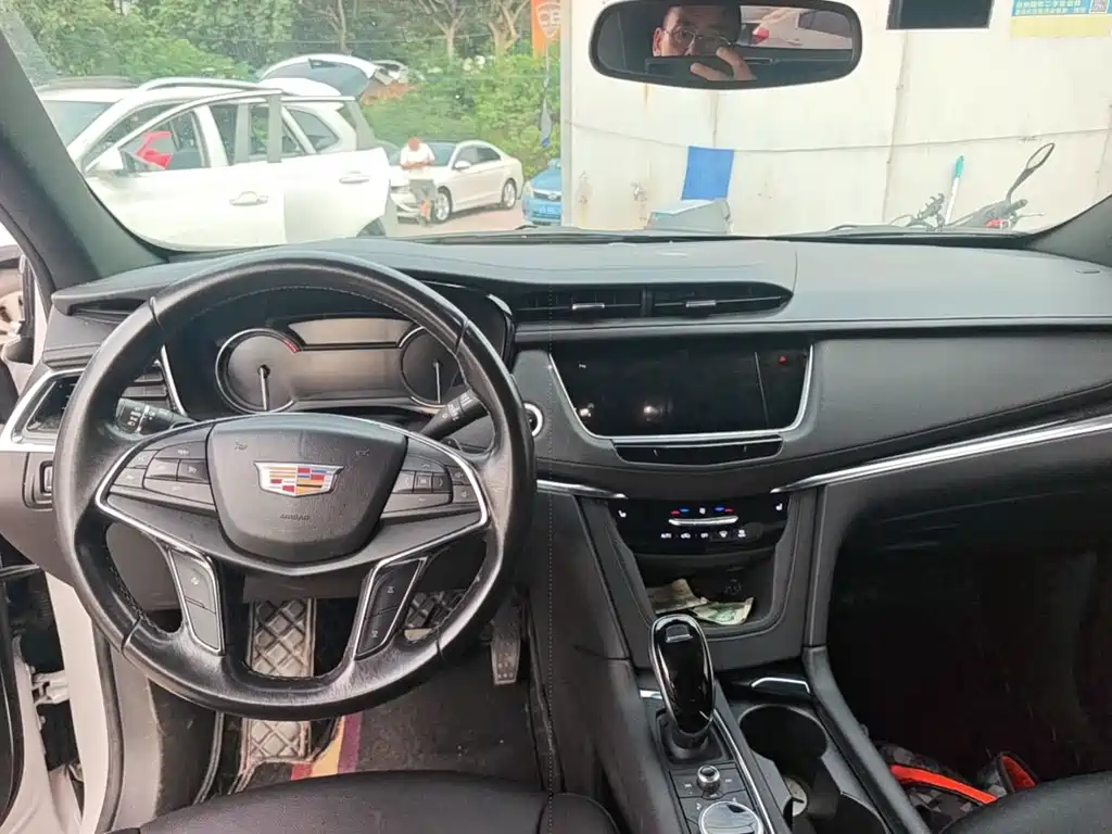 Cadillac XT5 — фото 8