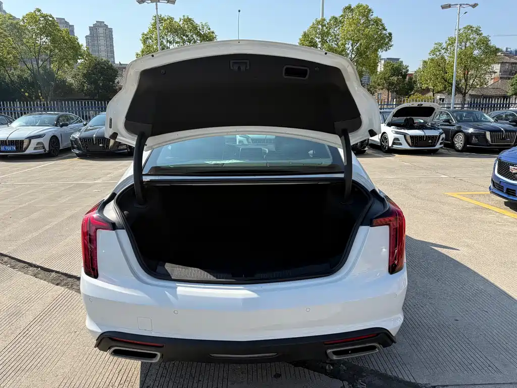 Cadillac CT5 — фото 8