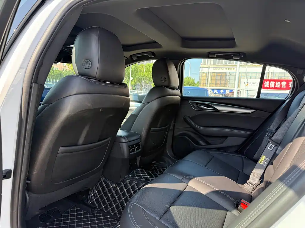 Cadillac CT5 — фото 10