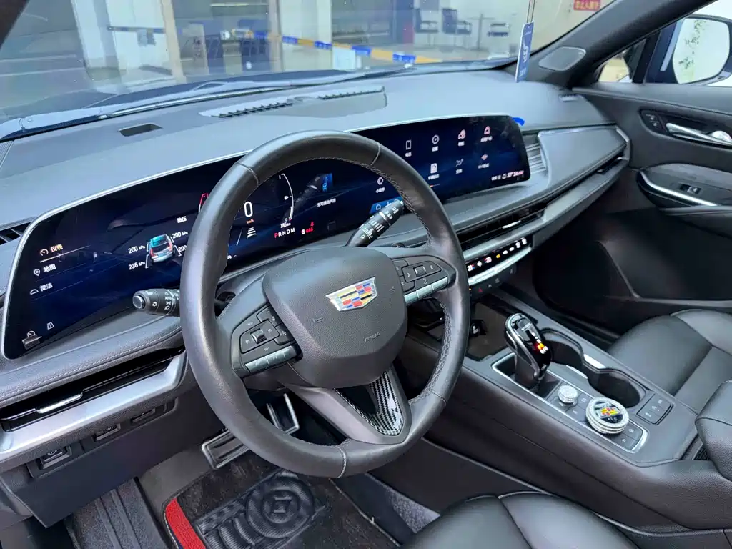 Cadillac XT4 — фото 6