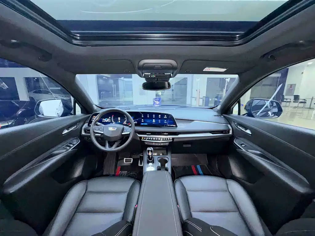 Cadillac XT4 — фото 9