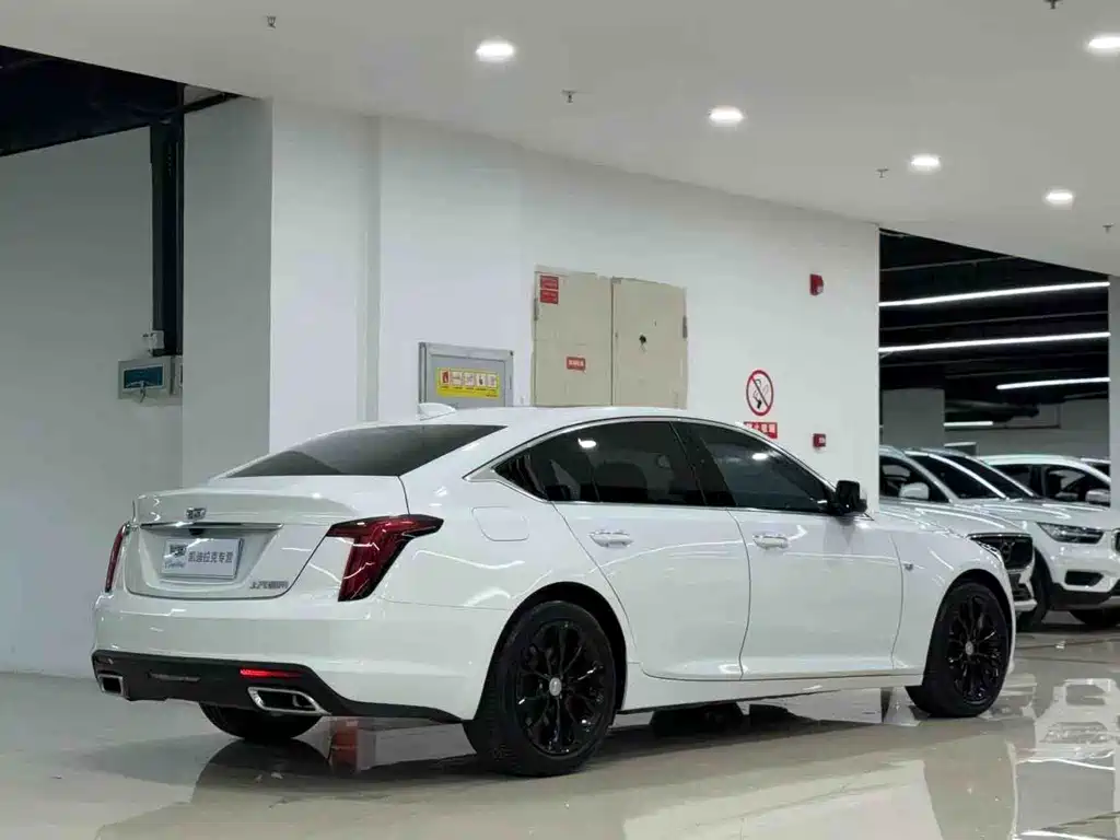 Cadillac CT5 — фото 4