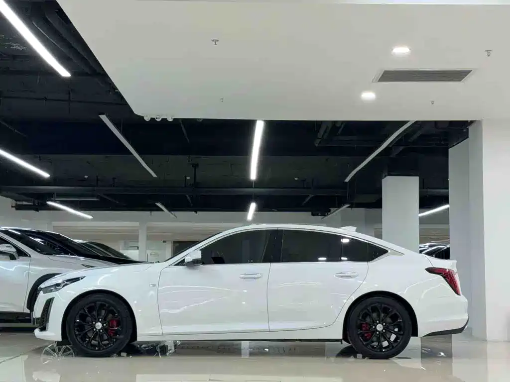Cadillac CT5 — фото 5