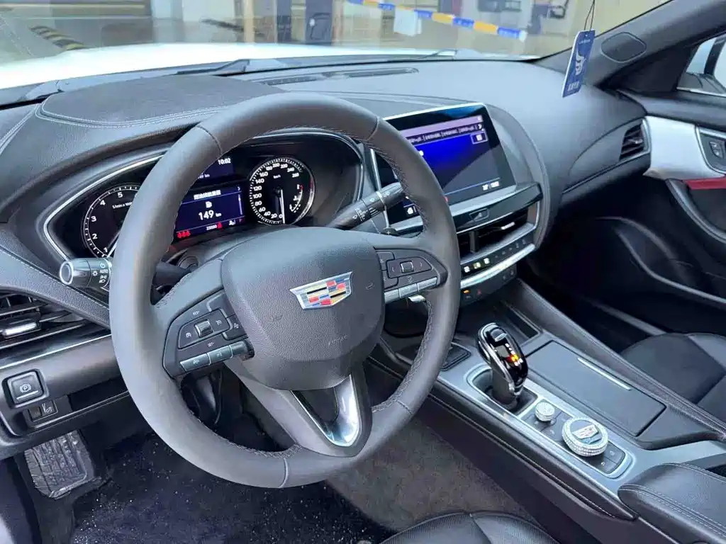 Cadillac CT5 — фото 7