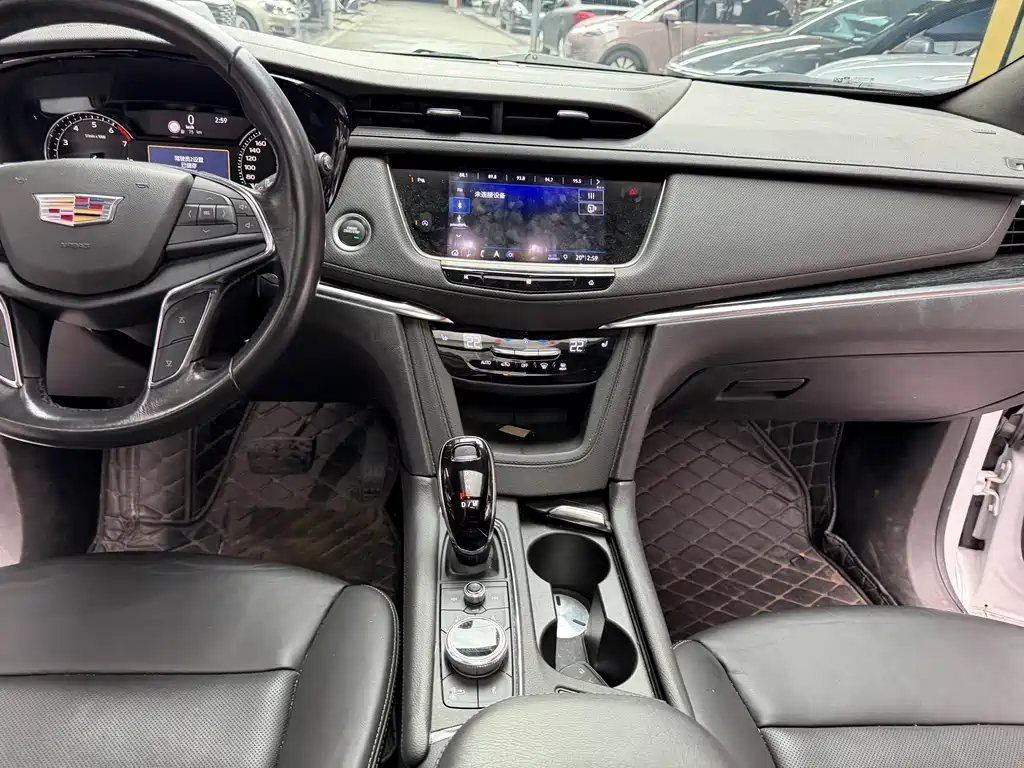 Cadillac XT5 — фото 13