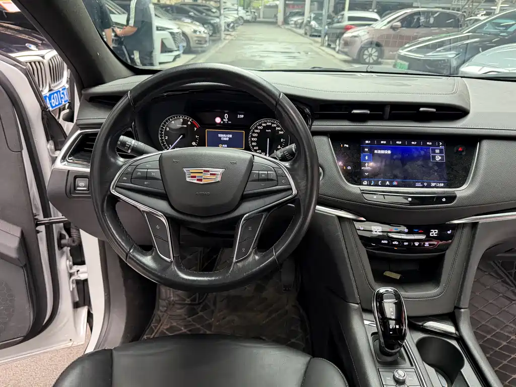 Cadillac XT5 — фото 14