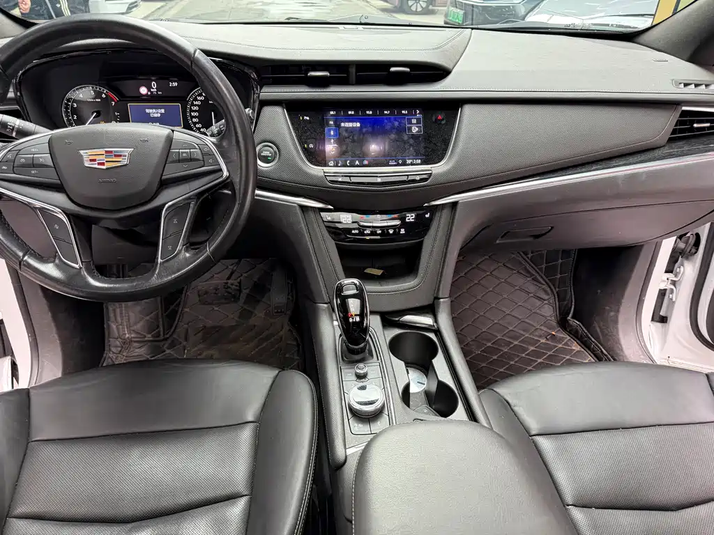 Cadillac XT5 — фото 15