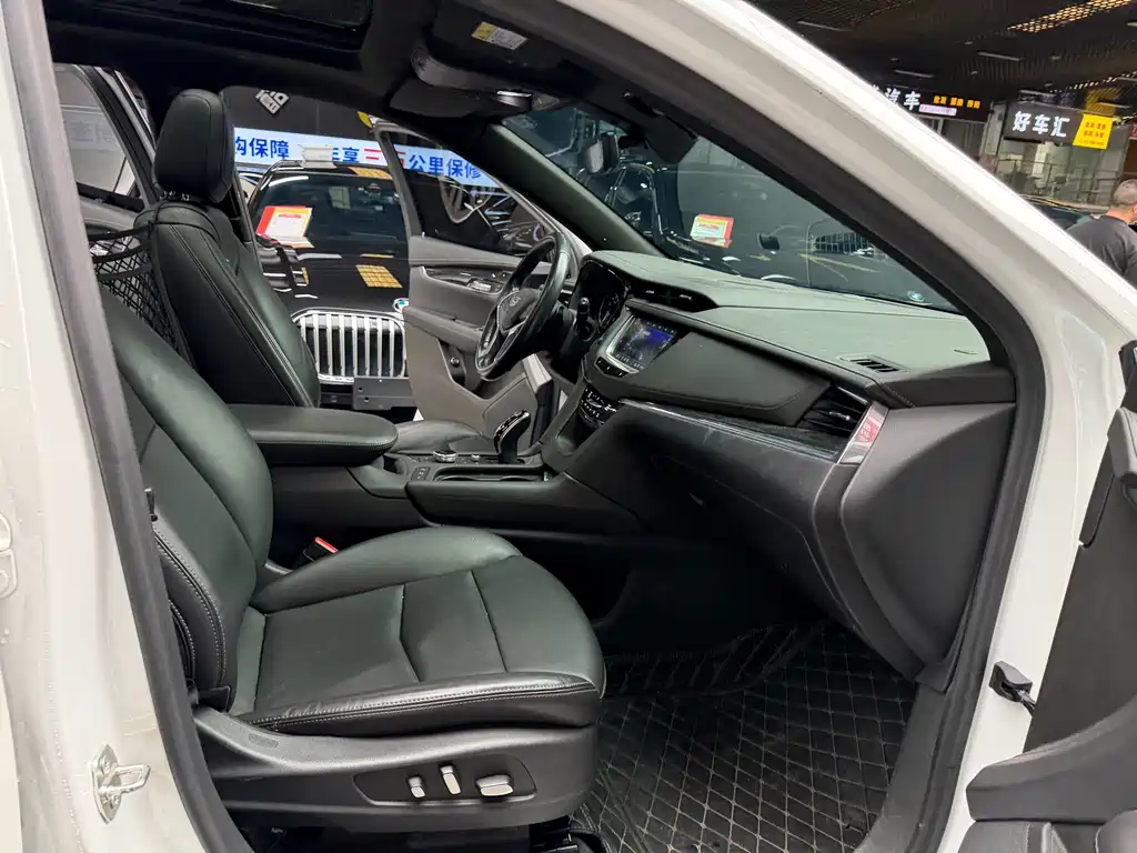 Cadillac XT5 — фото 17