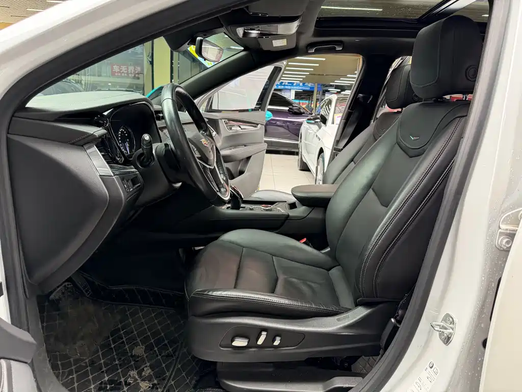 Cadillac XT5 — фото 10