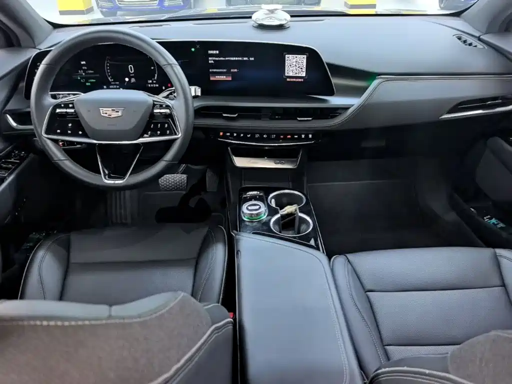Cadillac GT4 — фото 10