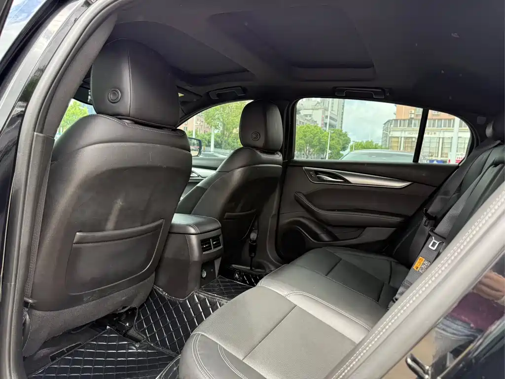 Cadillac CT5 — фото 10