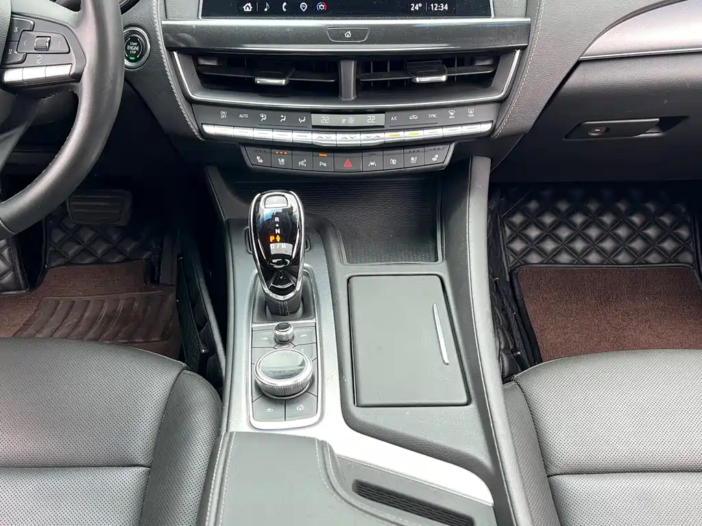 Cadillac CT5 — фото 11