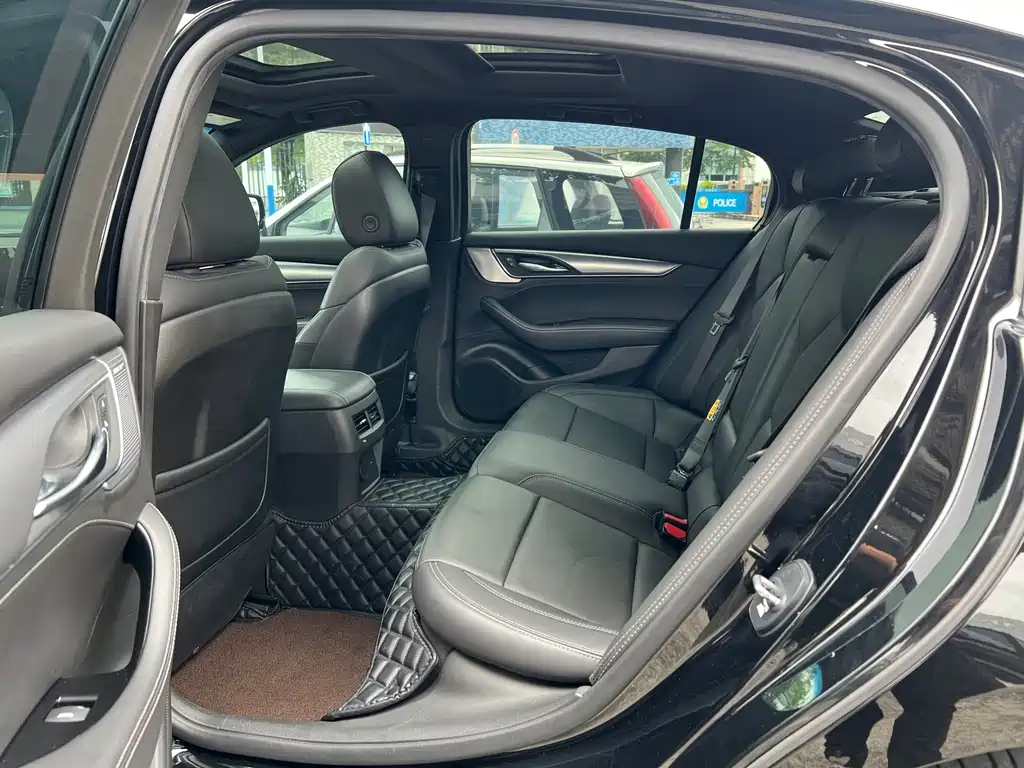 Cadillac CT5 — фото 14