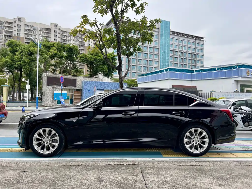 Cadillac CT5 — фото 4