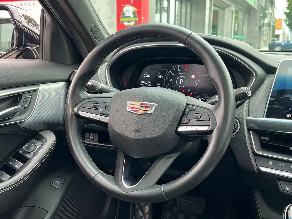 Cadillac CT5 — фото 9