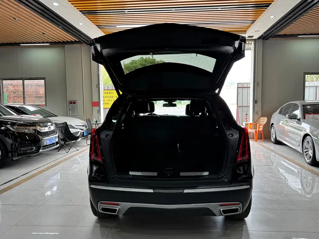 Cadillac XT5 — фото 23