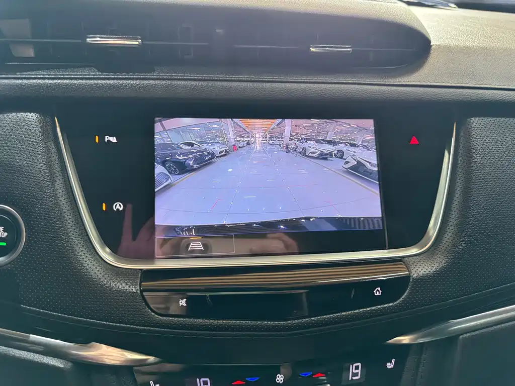 Cadillac XT5 — фото 9