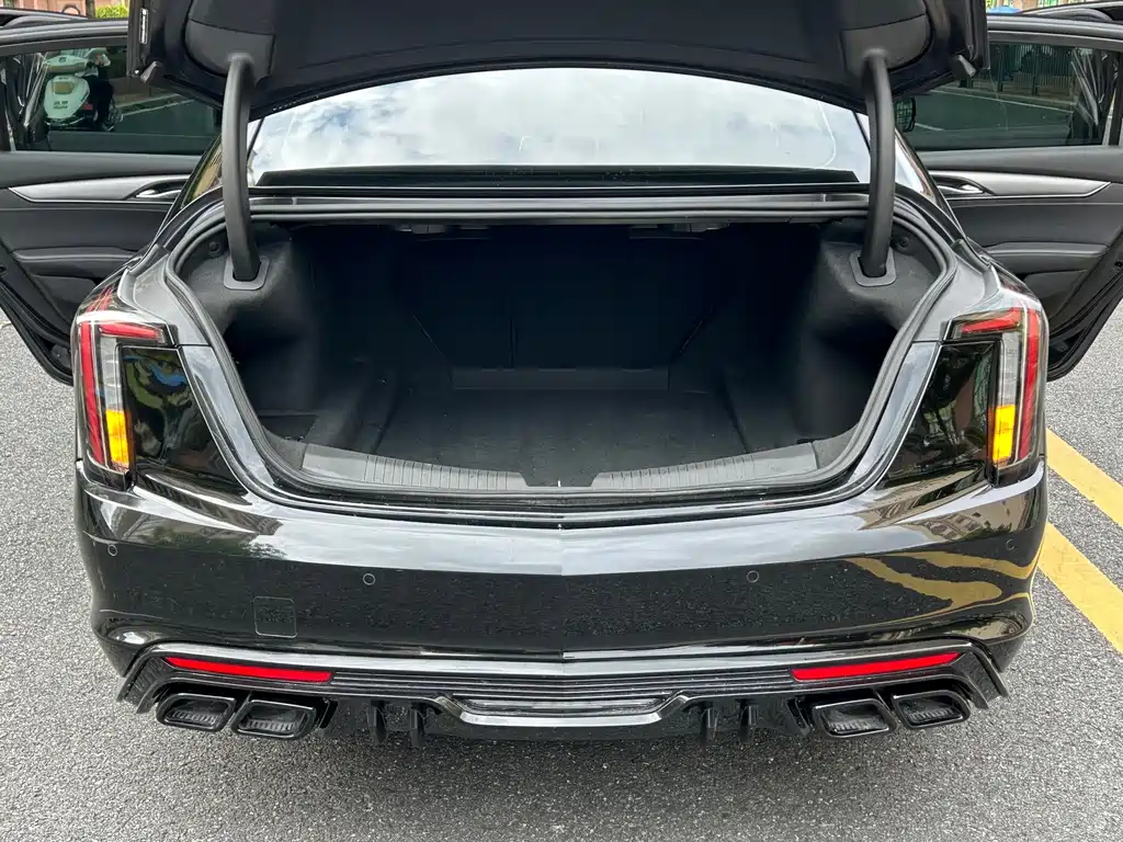 Cadillac CT5 — фото 13