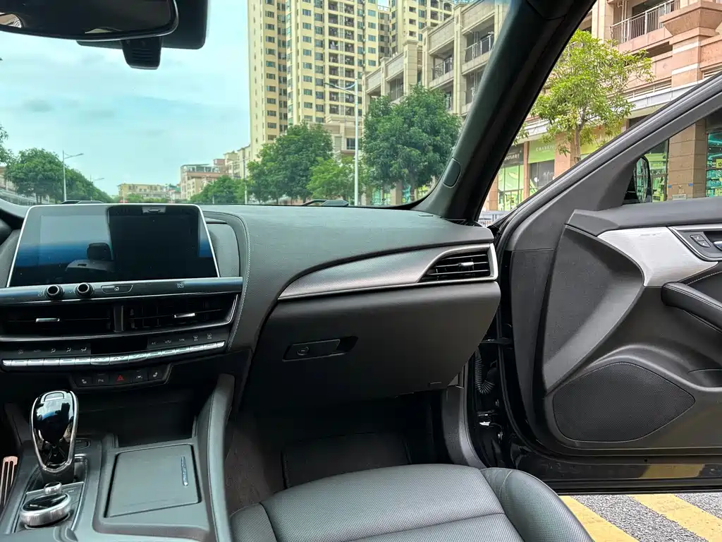 Cadillac CT5 — фото 17