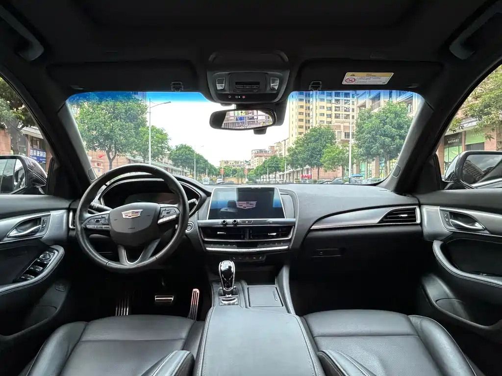 Cadillac CT5 — фото 18