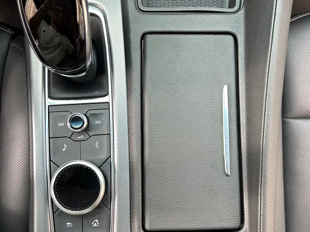Cadillac CT5 — фото 20