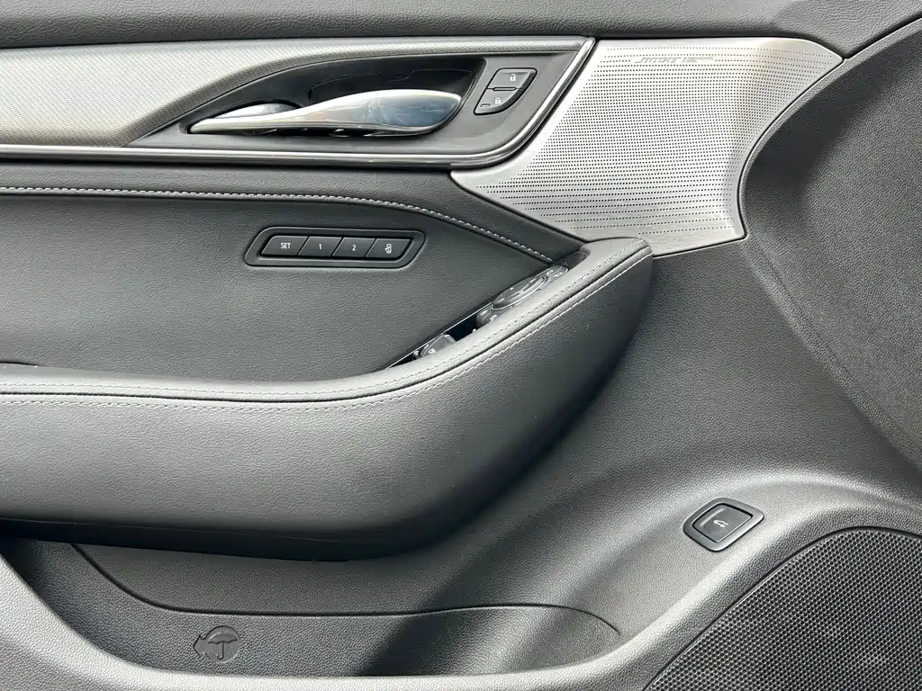 Cadillac CT5 — фото 25