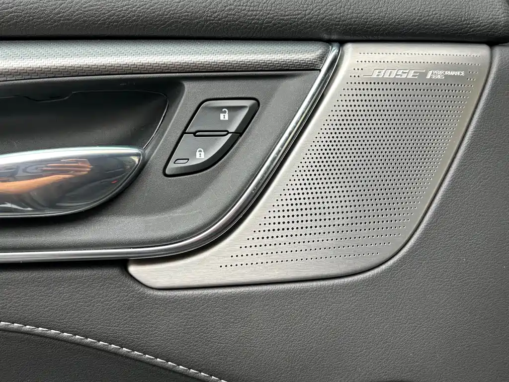 Cadillac CT5 — фото 28