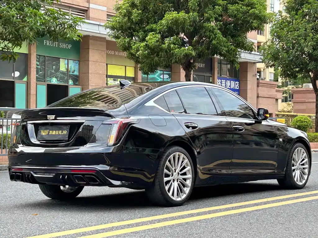 Cadillac CT5 — фото 4