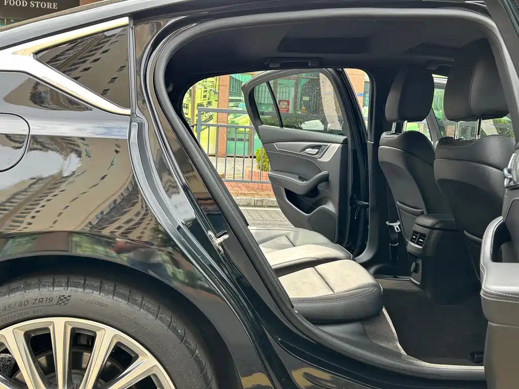 Cadillac CT5 — фото 31
