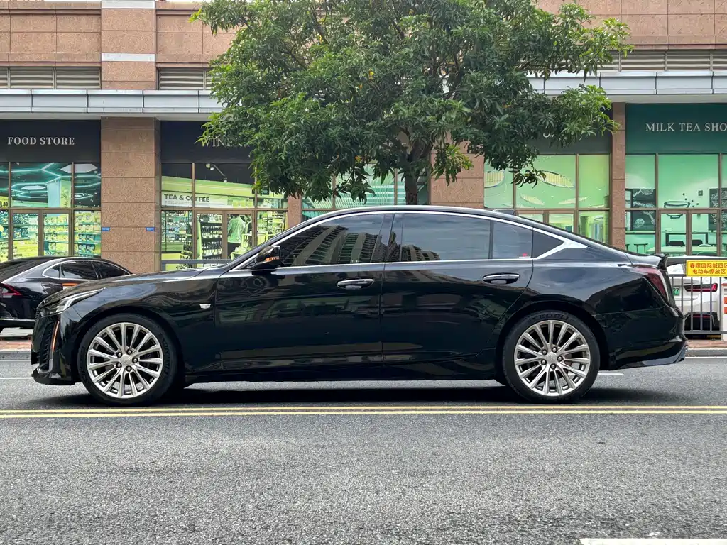 Cadillac CT5 — фото 7