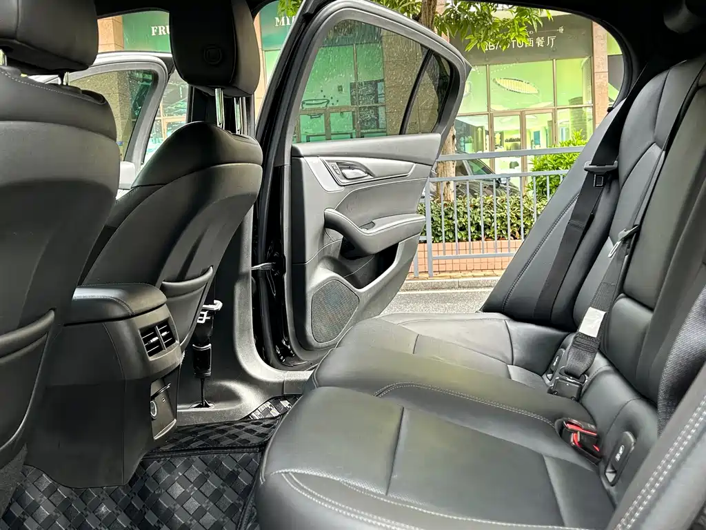Cadillac CT5 — фото 17